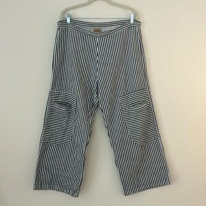 tulip seersucker blue and white stripe cotton capris